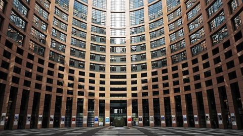 Le Parlement entame ses négociations avec le Conseil des ministres et la Commission européenne pour construire la version finale de la directive visant à soutenir les producteurs contre les pratiques commerciales déloyales. Le Parlement entame ses négociations avec le Conseil des ministres et la Commission européenne pour construire la version finale de la directive visant à soutenir les producteurs contre les pratiques commerciales déloyales.
