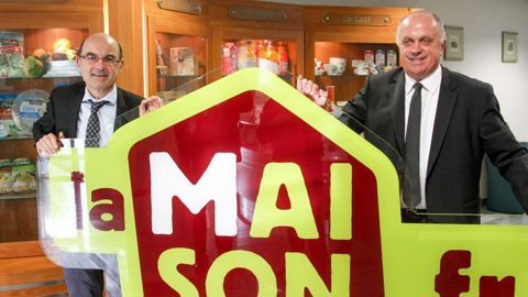 Arnaud Degoulet, le président d’Agrial (à gauche) et Pascal Beuve, le directeur de son pôle de distribution rurale souhaitent que les particuliers puissent accéder chez eux ou tout près de chez eux à des produits du réseau à une portée de clic avec la livraison offerte à partir d’un certain montant d’achats. © A. Dufumier/GFA Arnaud Degoulet, le président d’Agrial (à gauche) et Pascal Beuve, le directeur de son pôle de distribution rurale souhaitent que les particuliers puissent accéder chez eux ou tout près de chez eux à des produits du réseau à une portée de clic avec la livraison offerte à partir d’un certain montant d’achats. © A. Dufumier/GFA