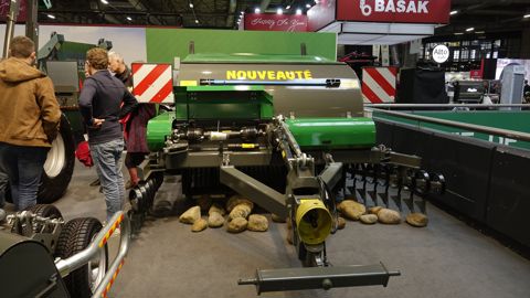Kivi-Pekka : une épierreuse de 3,3 m de largeur de travail Kivi-Pekka : une épierreuse de 3,3 m de largeur de travail