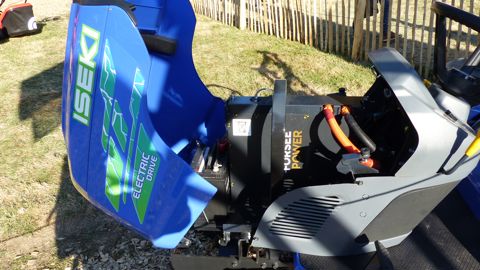 L'autoportée électrique à batteries Iseki sera mise en test chez des clients professionnels en 2023 avant une commercialisation en série. L'autoportée électrique à batteries Iseki sera mise en test chez des clients professionnels en 2023 avant une commercialisation en série.