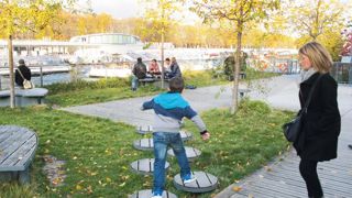 À l'heure où chacun a tendance à s'isoler derrière un écran, le besoin de convivialité s'exprime paradoxalement de plus en plus dans les espaces verts ou les pointsde vente dédiés au secteur du jardin. À l'heure où chacun a tendance à s'isoler derrière un écran, le besoin de convivialité s'exprime paradoxalement de plus en plus dans les espaces verts ou les pointsde vente dédiés au secteur du jardin.