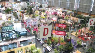 Après une édition 2017 marquée par des changements majeurs, le Salon du végétal poursuit progressivement son évolution : réagencement des pôles au sein des différents halls, nouvelles mises en scène (concept store, espace jardin connecté...), mise en place d'un pôle emplois-formations, modification du format des conférences PaysagePHOTO : PASCAL FAYOLLE Après une édition 2017 marquée par des changements majeurs, le Salon du végétal poursuit progressivement son évolution : réagencement des pôles au sein des différents halls, nouvelles mises en scène (concept store, espace jardin connecté...), mise en place d'un pôle emplois-formations, modification du format des conférences PaysagePHOTO : PASCAL FAYOLLE