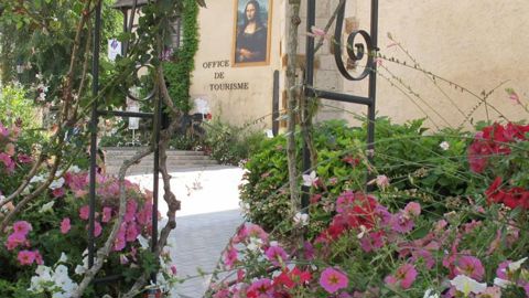 Le palmarès national du fleurissement a été révélé et les prix seront remis dès le 14 décembre 2022 à Paris. Parmi les nombreuses récompenses accordées, Aubigny-sur-Nère  (18) a reçu le Prix de l’attractivité touristique. ©P.Fayolle