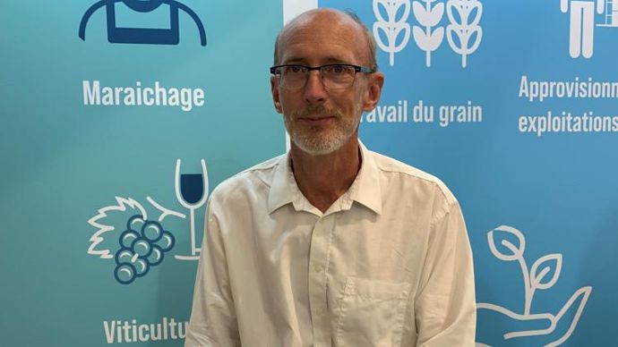 Le Naca, dirigé par Simon Aimar (ici, sur le stand de Négoce Ouest au dernier Space), entreprend de soutenir ses négoces membres dans leurs projets d’embauche. © H. LAURANDEL