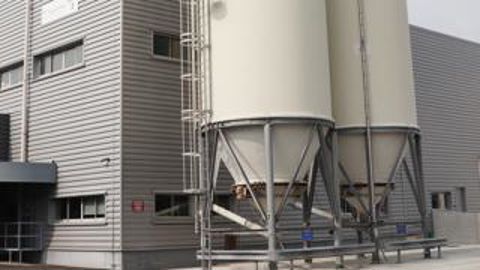 La firme possède trois sites de production de molluscicides en France. Pont-du-Casse, dans le Lot-et-Garonne, siège de l’entreprise, abrite l’usine historique et cette usine rénovée. La troisième se situe dans le Gers.