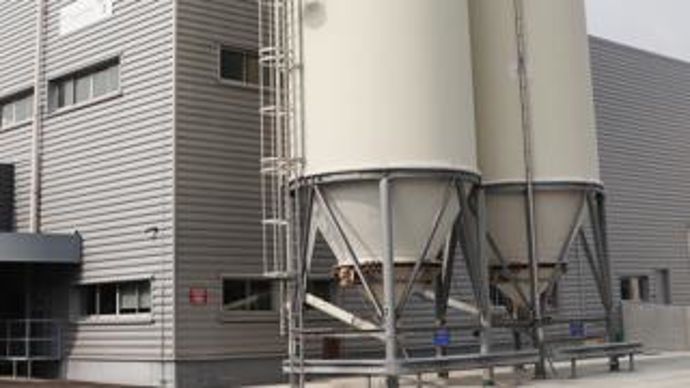 La firme possède trois sites de production de molluscicides en France. Pont-du-Casse, dans le Lot-et-Garonne, siège de l’entreprise, abrite l’usine historique et cette usine rénovée. La troisième se situe dans le Gers.