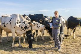 Du 13 au 16 novembre.La Laiterie de Verneuil fait partie des acteurs locaux impliqués dans le rallye ferme qui se déroulera à ces dates. Les produits diversifiés vendus sous la marque forte Laiterie de Verneuil de cette coopérative sont un argument de poids pour séduire des candidats à l’installation.
© CHARLOTTE LAPEYRONIE
Du 13 au 16 novembre.La Laiterie de Verneuil fait partie des acteurs locaux impliqués dans le rallye ferme qui se déroulera à ces dates. Les produits diversifiés vendus sous la marque forte Laiterie de Verneuil de cette coopérative sont un argument de poids pour séduire des candidats à l’installation.
© CHARLOTTE LAPEYRONIE