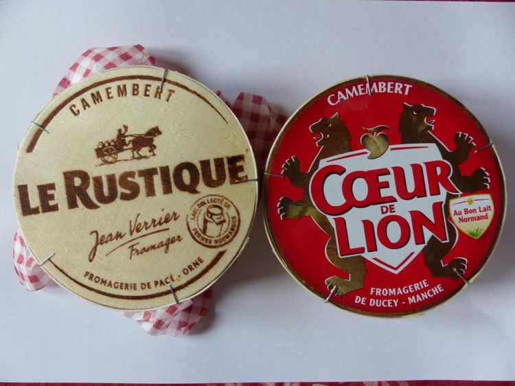 La mention « Fabriqué en Normandie » a disparu des étiquettes de Cœur de Lion et Le Rustique. À la place sont indiqués le nom de la fromagerie et son département.  C.Hue