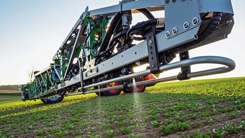La technologie Smart Sprayer cible les applications phytos en différenciant les adventices des plantes cultivées.S. KLEINEWOERDEMANN