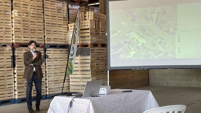 Gérant du domaine de Sandricourt depuis quatre ans, Thibaut Constant (en photo) a lancé la démarche Be Api il y a trois ans avec l’analyse de conductivité sur 700 ha. © L. PETIT