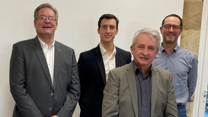 De g. à dr. : Robin Dodat (désormais directeur administratif de Dodat), Raphaël Jeudy (DG de Jeudy et président de Dodat), Gilles Jeudy (président de Jeudy), et Jean-Christophe Dodat (directeur commercial de Dodat). 