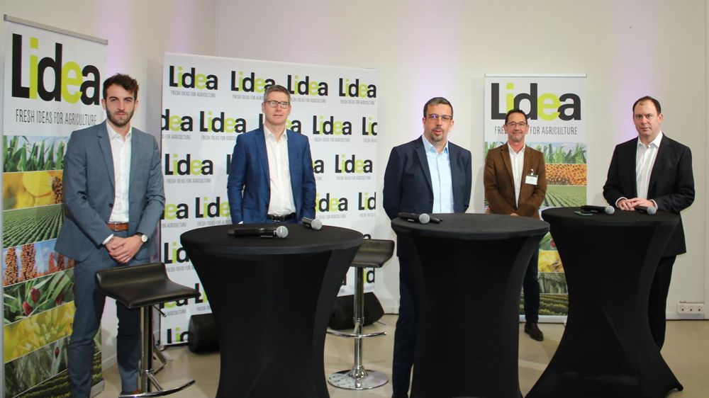 Édouard Martin, responsable administration des ventes Lidea France (à g.), Olivier Soulié, directeur marketing Lidea France, Jean-Baptiste Jurbert, directeur business unit Lidea France, Jean-Luc Fitamant, directeur commercial marque Caussade Semences Pro et Joris Combe, directeur commercial marque Lidea France. © LIDEA