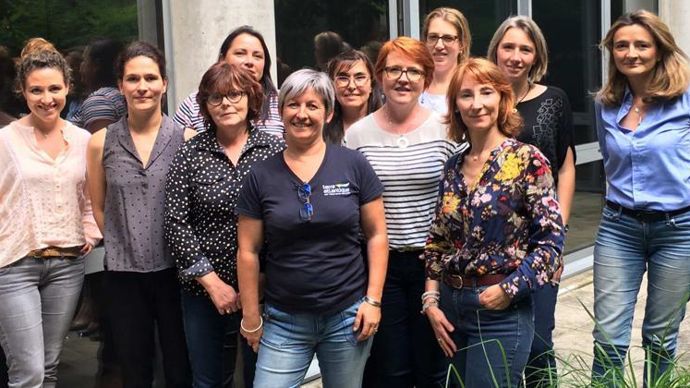 Une partie des agricultrices administratrices de coopératives du club Les Elles de la Coop avec leur porte-parole, Muriel Penon (tee-shirt bleu marine), au centre.