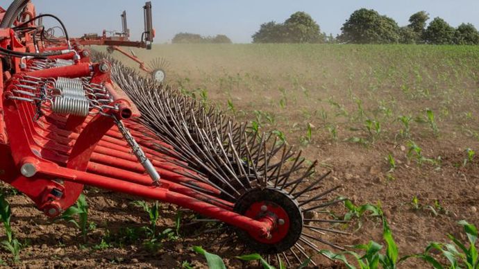 Le groupement Agrobio 35 développe depuis une bonne quinzaine d’années une véritable expertise en matière de désherbage mécanique et souhaite la partager avec le plus grand nombre.