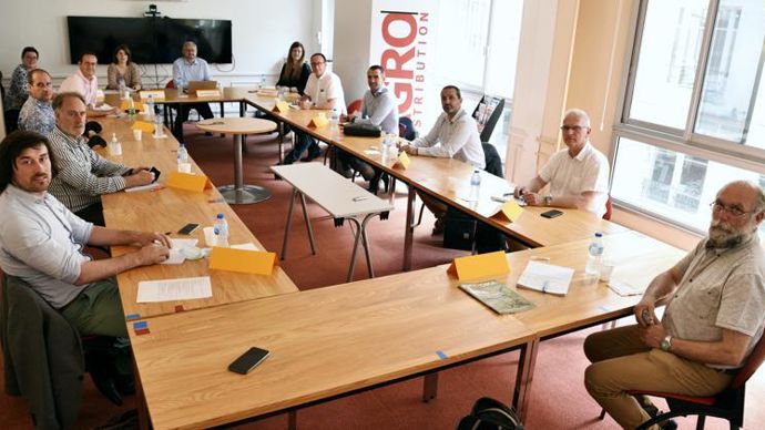 Malgré la crise sanitaire, les 15es rencontres d’Agrodistribution se sont déroulées dans nos locaux à Paris, le 2 juin, pour le plus grand plaisir de nos neuf participants. © C. FAIMALI