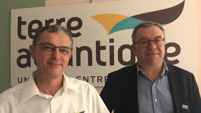 Christian Cordonnier, directeur de Terre Atlantique (à dr.), et Jean-Yves Moizant, président, ont annoncé le triplement des surfaces de la filière blé pour Harry’s.