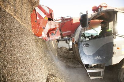 
						Ration. 0,01  d’UFL en moins et un encombrement en augmentation  (+ 0,01) par rapport à 2019,  équivalant à - O,5 kg  de lait par VL pour une ration à 12 kg MS/jour 
							© SéBASTIEN CHAMPION