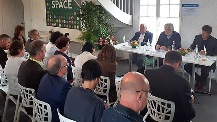 Georges Galardon (à g.), président de Triskalia, Hervé Guyomard, directeur de recherche à l’Inra Bretagne-Normandie, Olivier Chaillou, président de Terrena, lors de la présentation, au Space 2019, du LIT Ouesterel.