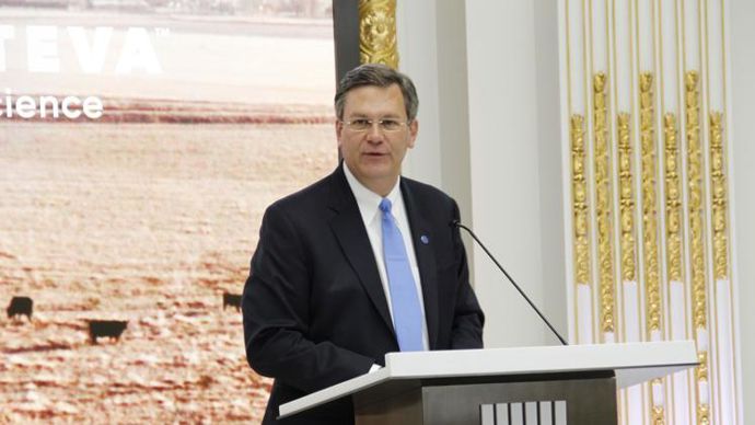 « C’est la raison de notre annonce aujourd’hui : proposer des incitations aux agriculteurs qui souhaitent partager leurs pratiques plus amplement », a déclaré James C. Collins Jr, CEO de Corteva Agriscience, lors de l’annonce de ce programme, le 16 octobre. © L. PETIT