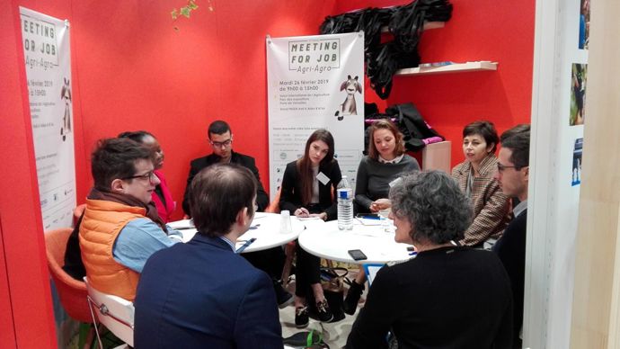 Atelier coaching avec des jeunes candidats lors de l’opération Meeting for Job au moment du Sia 2019. Ces candidats ont pu aussi rencontrer plusieurs entreprises et organisations participantes.