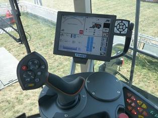Intérieur cabine de l'ensileuse Fendt Katana