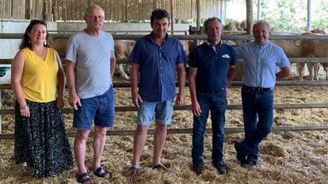 La cession d’Aquitaine Europe Bétail a été signée le 1er juillet, en présence de Fanny Labarde, Alain Chiaradia et Dominique Constans d’AEB, et de Philippe Garry, président d’Expalliance et François Pallavidino son directeur. © TERRES DU SUD