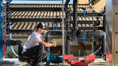 L’entreprise Couturier est spécialisée dans la vente, la maintenance et la fabrication en acier inoxydable de matériel viti-vinicole et assure des prestations d’études et de services. © Cluster Provence Rosé