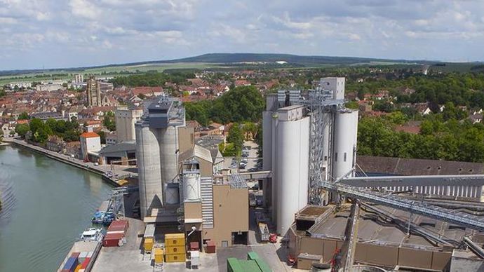 Soufflet, dont le siège est à Nogent-sur-Seine, a envoyé au Liban 25 t de farine et 25 t de riz camarguais étuvé.