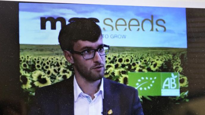 Vincent Portier, responsable grandes cultures chez Mas Seeds : « Même si nos ventes de semences bio ont plus que doublé au cours des dernières années, elles ne représentent encore que 0,8 % de notre chiffre d’affaires. » © B. CAILLIEZ