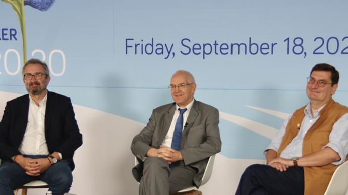 Vincent Laudinat, directeur de l’ITB (à g.), Christian Huyghe, directeur scientifique de l’Inrae, et Bruno Desprez, président de Florimond Desprez Veuve & Fils.