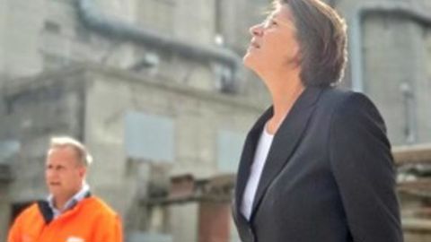 Aude Luquet, députée de Seine-et-Marne, fait partie des élus qui ont répondu à l’invitation de Valfrance sur le site de Vaux-le-Pénil pour mieux comprendre comment les engrais étaient stockés dans les silos de la coopérative.