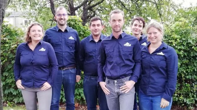 De gauche à droite : Hélène Merlin, responsable du service agronomique d’Unéal, Sébastien Cambier, Pierre Lacheré, Jean-Baptiste Journel, Cyrielle Deswarte et Solène Garson.