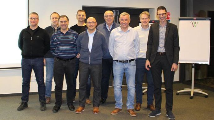 Les deux directions réunies, de g. à dr., Pascal Benni (AB2F), Michel Fritsch (AB2F), Pascal Pusset (Armbruster), Stéphane Freyermuth (AB2F), Cédric Kayser (Armbruster), Etienne Armbruster, Bertrand Anselm (AB2F), André Streicher (Armbruster), Laurent Hert (Armbruster).