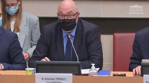 Les deux co-rapporteurs de la mission sur les coopératives agricoles lors de la séance du 16 février de la Commission des affaires économiques : Stéphane Travert, député de la Manche, et, à gauche, Fabien Di Filippo, député de la Moselle.