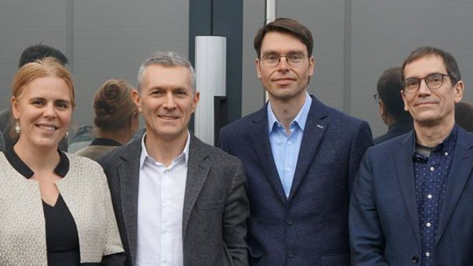 De gauche à droite : François Coutte (Lipofabrik), Aude Michel (Éléphant Vert), Arnaud Delecroix (DG de Lipofabrik), Peter Brändle (DG d’Éléphant Vert), Philippe Jacques (Lipofabrik) et France Thevenieau (Éléphant Vert)
