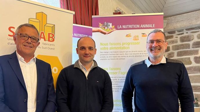 Pascal Pringault (RAGT, ex-président fondateur), membre du bureau de la So’Fab (à g.), Aurélien Simbélie (DFP Nutraliance), président, et Jean-Louis Zwick (Maisadour), vice-président, lors de leur AG à Varetz (Corrèze), le 9 avril. © Y. BOLOH