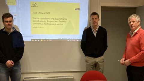 Oral de soutenance du parcours certifiant sur les techniques de prospection avec, de gauche à droite, Mathieu Le Nouvel, technico-commercial PA Eureden, Gilles Coatanea, chargé de développement des formations professionnelles au sein du campus Théodore Monod, et Pascal Allo, manager.