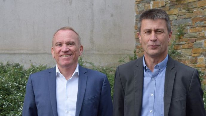 « La grippe aviaire aura des répercussions financières sur nos résultats 2022, c’est une évidence ! » ont prévenu Alain Le Floch (à g.), directeur général de Terrena, et Olivier Chaillou, président, le 3 mai lors d’un point presse à Ancenis-Saint-Géréon (Loire-Atlantique). © A. MABIRE