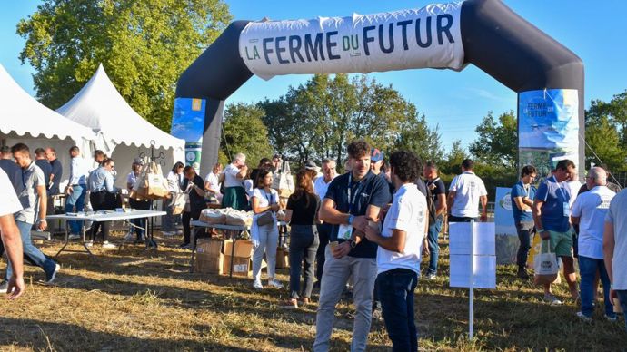 Le 15 septembre, à Cazères-sur-l’Adour (Landes), Maïsadour a convié ses agriculteurs à un évènement, La Ferme du futur, destiné à leur présenter diverses innovations dédiées aux filières végétales. MAÏSADOUR
