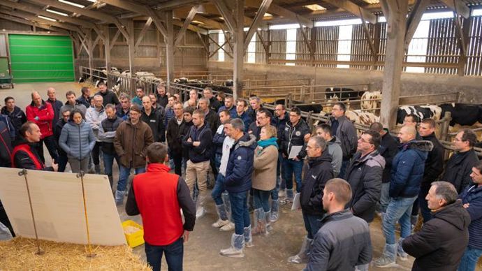 Pour sa première réunion vaches laitières à Noues de Sienne, dans le Calvados, Terrena a réuni 230 éleveurs, avec au programme les solutions pour obtenir plus de matière utile. © TERRENA