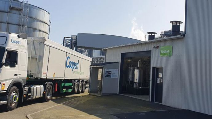 L’agrandissement du pilote biocarburant de la Cooperl à Lamballe engage la coopérative sur la voie de l’industrialisation du process que ses équipes ont développé à partir des graisses de flottation, et qui a déjà permis de faire rouler un camion. © COOPERL