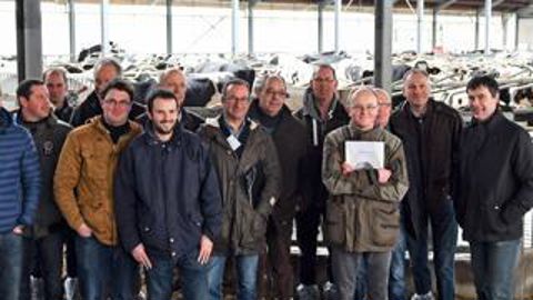 Le groupe d’échange franco-belge, enrichi de six éleveurs wallons, va continuer d’exister dans le cadre du projet Protecow. ACE et Inagro sont rejoints par trois organismes de recherche : Idele pour la France, Ilvo pour les Flandres et CRA-W pour la Wallonie. L’idée est de poursuivre la réflexion sur l’optimisation de l’alimentation, en vue d’améliorer les performances économiques des producteurs de la zone frontalière. Le groupe d’échange franco-belge, enrichi de six éleveurs wallons, va continuer d’exister dans le cadre du projet Protecow. ACE et Inagro sont rejoints par trois organismes de recherche : Idele pour la France, Ilvo pour les Flandres et CRA-W pour la Wallonie. L’idée est de poursuivre la réflexion sur l’optimisation de l’alimentation, en vue d’améliorer les performances économiques des producteurs de la zone frontalière.