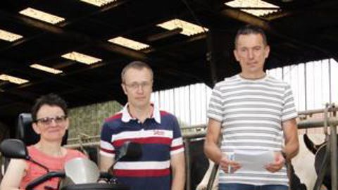 Annick et Gervais Deschodt, avec leur conseiller Benoît Verrièle.