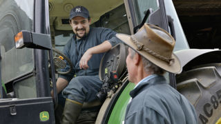Le ministre de l'Agriculture estime que le phénomène de départ en retraite s'accélère. Le ministre de l'Agriculture estime que le phénomène de départ en retraite s'accélère.