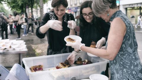 En moyenne, Pâtisseries Solidaires et ses artisans partenaires apportent un peu de douceur(s) à près de 200 personnes démunies par semaine.