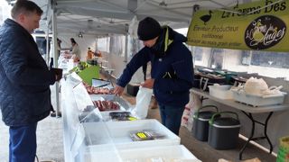 Pour les quatre agriculteurs présents, le 7 décembre 2022, place Saint-Louis à Périgueux, le cœur n’y est pas. L’inquiétude se lit sur les visages Pour les quatre agriculteurs présents, le 7 décembre 2022, place Saint-Louis à Périgueux, le cœur n’y est pas. L’inquiétude se lit sur les visages