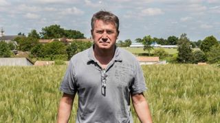 Le céréalier Paul François sera indemnisé de 11 135 euros par Bayer pour intoxication aiguë, après quinze années de procès. Le céréalier Paul François sera indemnisé de 11 135 euros par Bayer pour intoxication aiguë, après quinze années de procès.