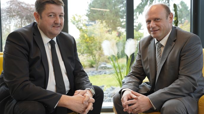 Philippe Dessertenne, DG du groupe Lorca, et Christian Sondag, président, ont présenté un bilan positif de l’exercice 2021-2022, le 8 décembre.