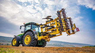 Bednar présent le Terraland TN 4000 HD9, un décompacteur porté repliable. Bednar présent le Terraland TN 4000 HD9, un décompacteur porté repliable.