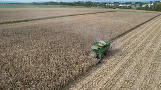 En 2022, la hausse des prix des produits agricoles (+ 17 %) a surcompensé les coûts de production (+ 12 %), ce qui a amélioré la richesse créée par actif de 16 %, selon l’Insee. En 2022, la hausse des prix des produits agricoles (+ 17 %) a surcompensé les coûts de production (+ 12 %), ce qui a amélioré la richesse créée par actif de 16 %, selon l’Insee.